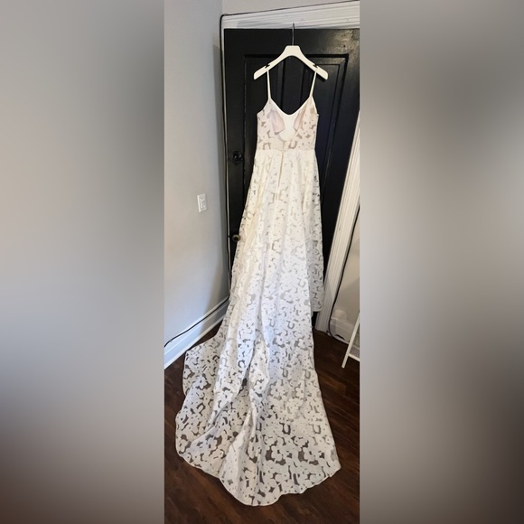 Truvelle Annie Wedding Dress - Picture 10 of 11